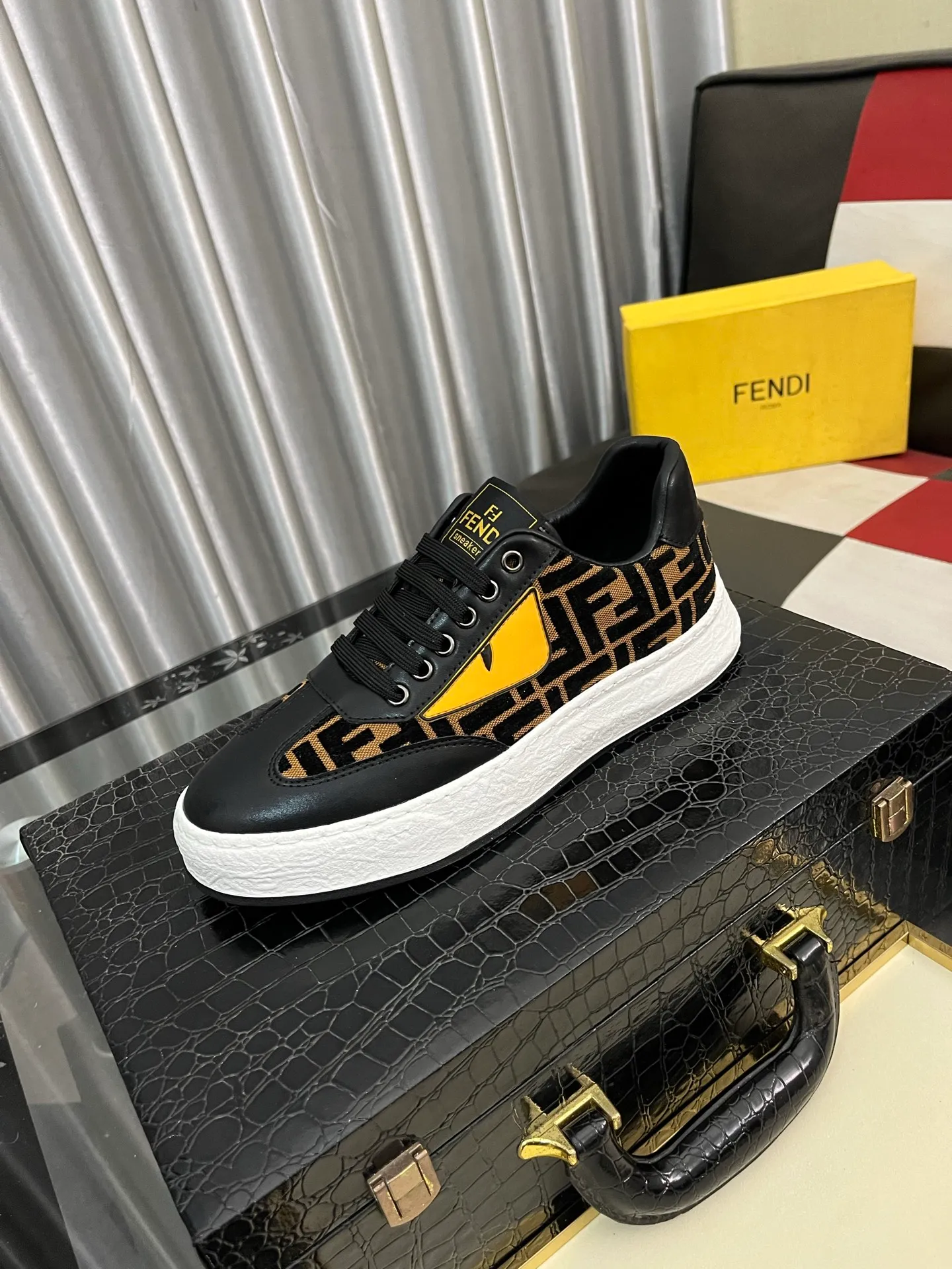 Men's shoes 💰420⌚️⌚️FENDI "Fendi" P480 Regular size: 38-44 (casual shoes) Product materials: Selected cowhide upper, soft sheepskin lining; original outsole. 4️⃣colors available